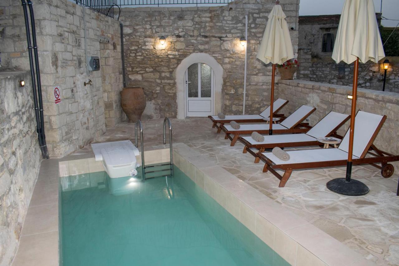 Dom wakacyjny Margarita Mansion, With Private Heated Pool!